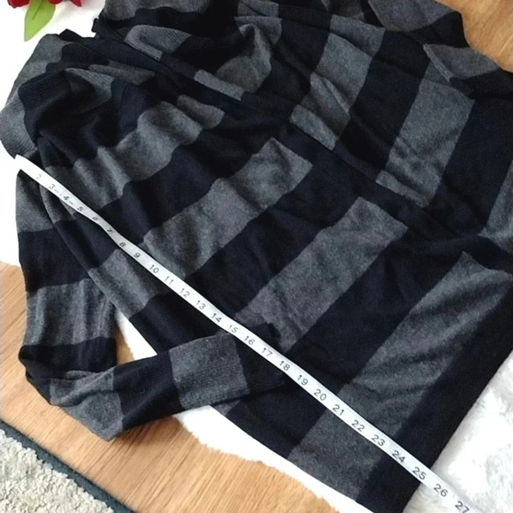 Victor Alfaro Wool Blend Drape Fit Cardigan - Picture 4 of 9